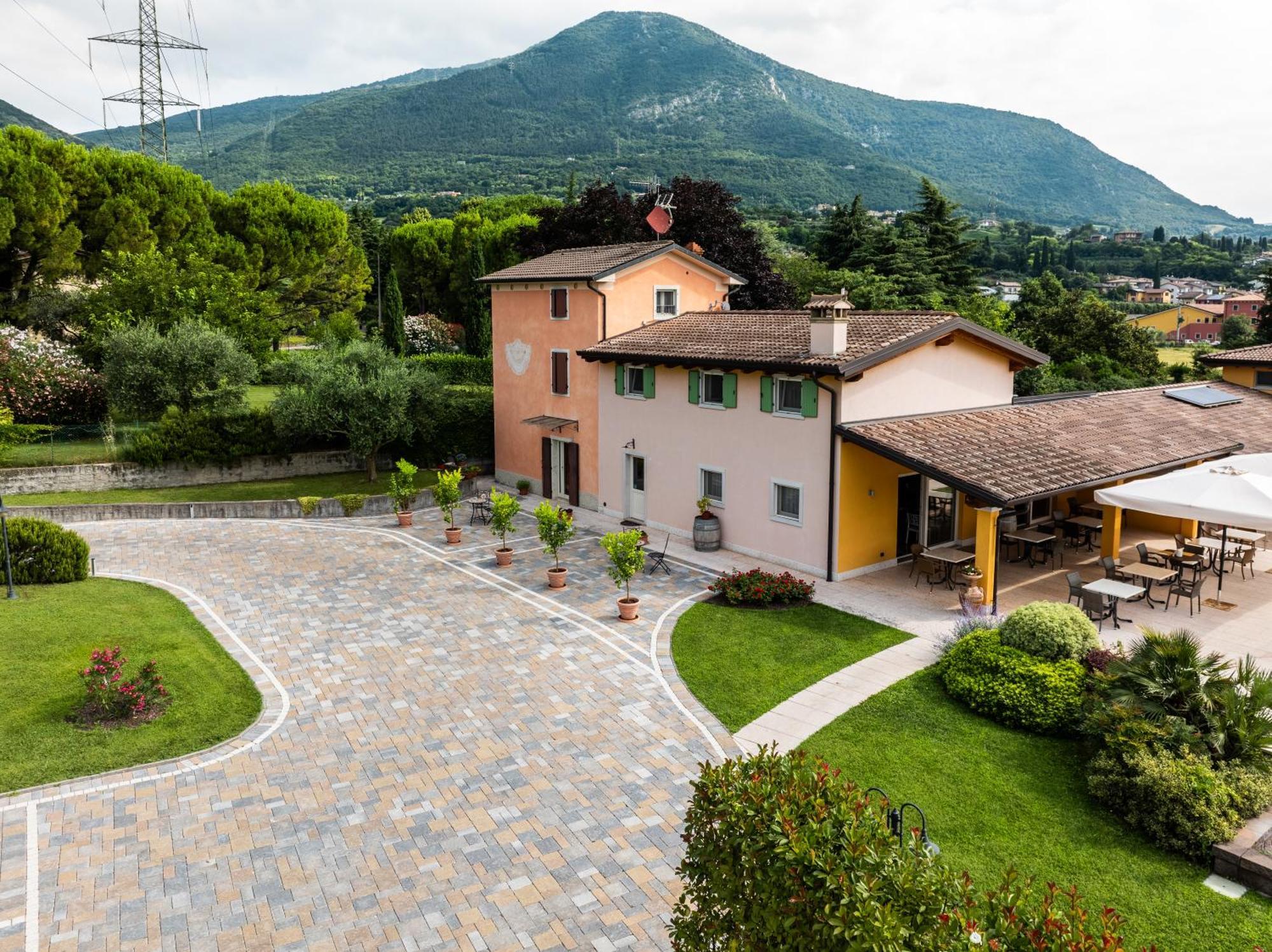 B&B Ca' Marognole Caprino Veronese Exterior photo